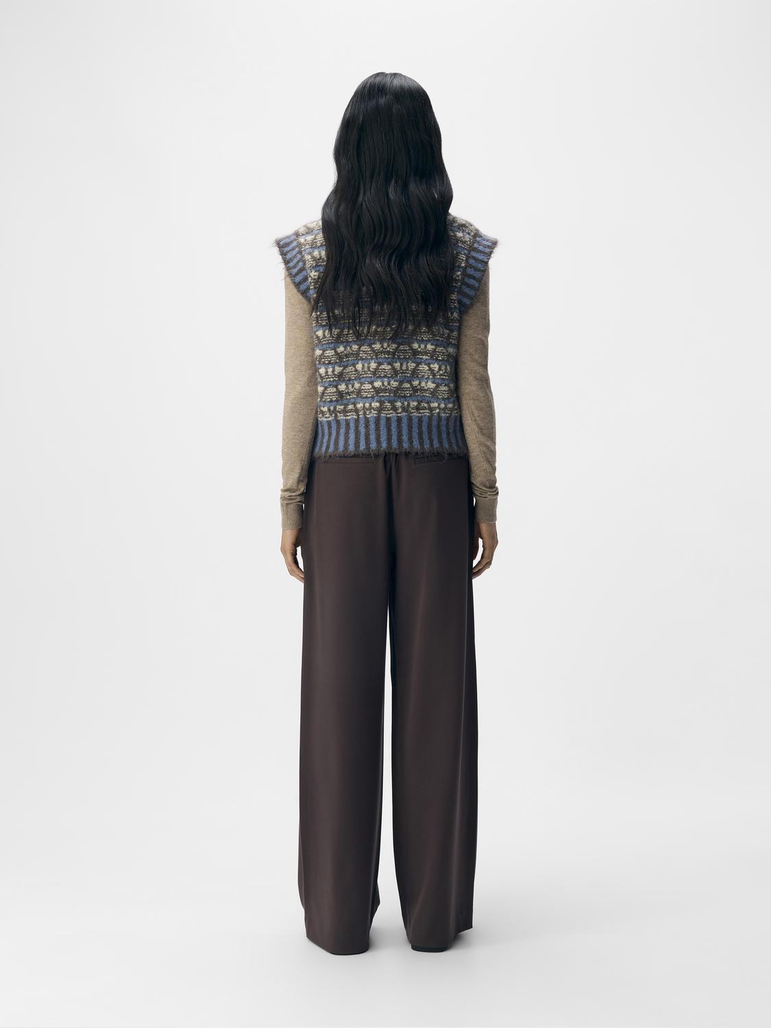 model_shot-back